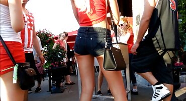 Joven estudiante ama el masaje y da después de cada vez