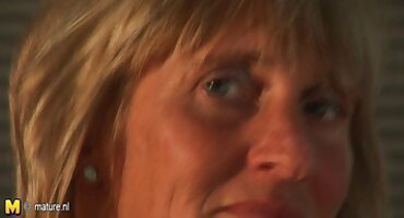 Strapon y vibrador no eran en absoluto superfluos para las morenas