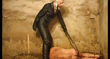 Dos lesbianas rusas follan juntas en el baño