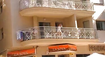 El tipo distrajo a una mujer madura de una paja y la plantó en el Coño