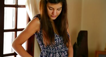 Linda morena follada por un chico en todos los agujeros