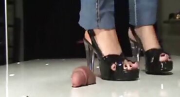 Milf cachonda se despertó y follada por su hijo